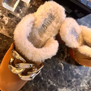 Rouge tan/beige heeled clog with furry inside!